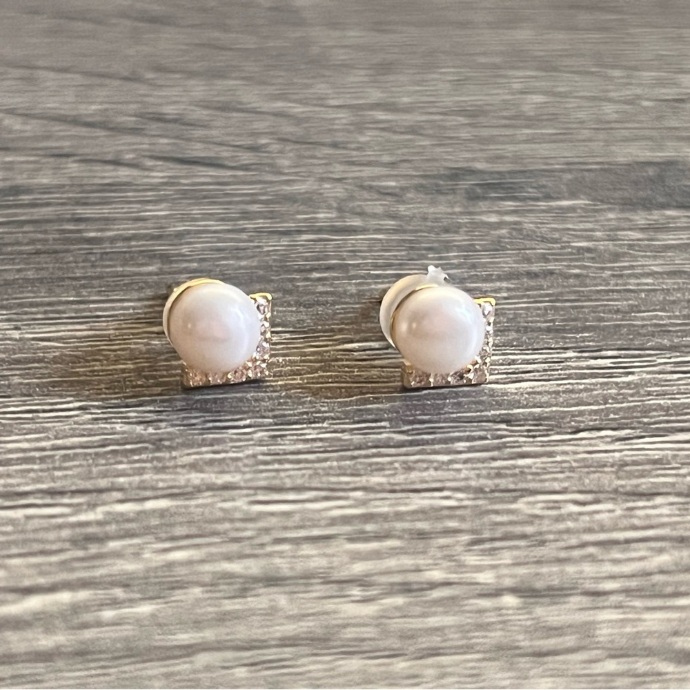 Earring stud